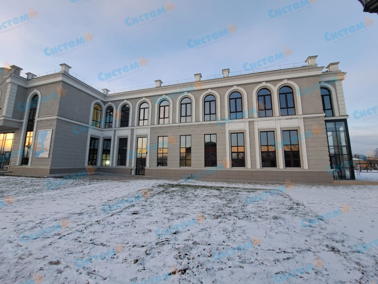 Фасадное обрамление для здания театра